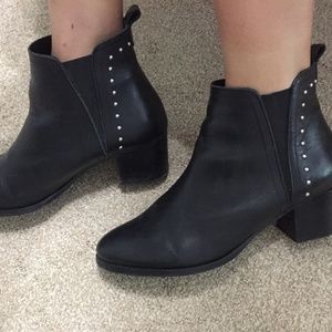 Black leather Scarpa booties